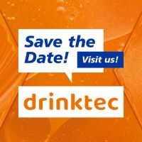 Sprechblasen mit dem Logo der drinktec und dem Text "Save the Date - visit us!" stehen vor einem Hintergrund mit Spezialschmierstoffen